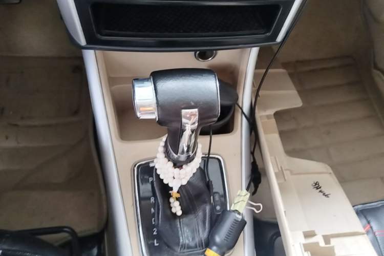 Used BAIC E Series 2013 Sedan 1.5L Automatic Lotte Edition Gear Lever
