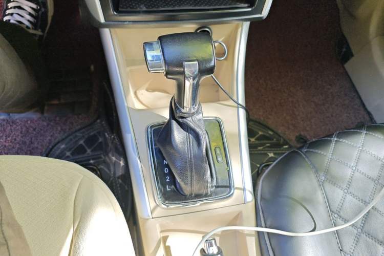 Used BAIC E Series 2013 Sedan 1.5L Automatic Leshang Edition Gear Lever