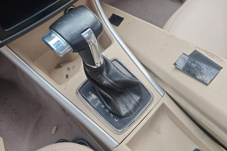 Used BAIC E Series 2013 Hatchback 1.5L Automatic Lotte Edition Gear Lever