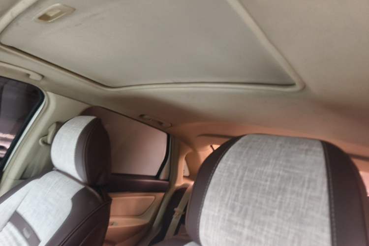 Used BAIC E Series 2013 Sedan 1.5L Automatic Leshang Edition Headliner