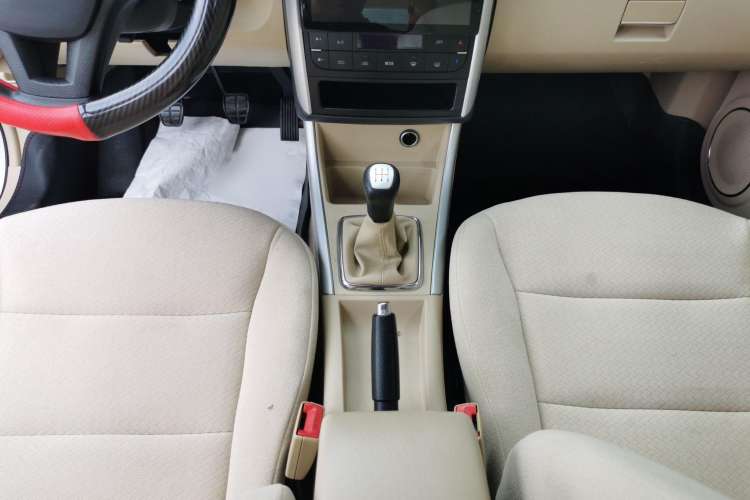 Used BAIC E Series 2013 Sedan 1.5L Manual Leshang Version Interior 3