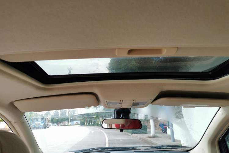 Used BAIC E Series 2013 Sedan 1.5L Manual Leshang Version Interior 4