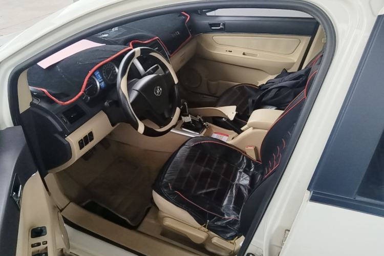 Used BAIC E Series 2013 Sedan 1.5L Automatic Lotte Edition Left Front Seat