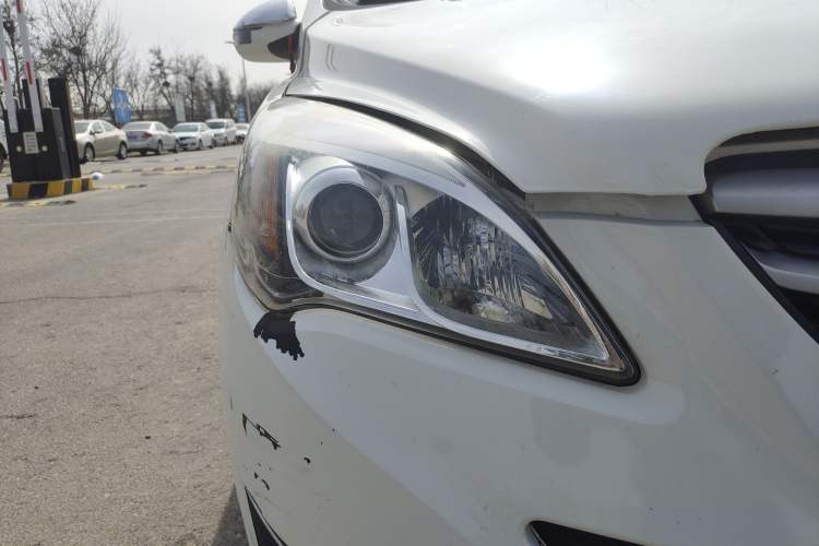 Used BAIC E Series 2013 Sedan 1.5L Automatic Leshang Edition Right Front Headlight