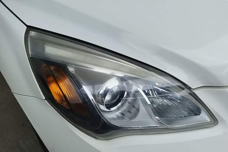 Used BAIC E Series 2013 Sedan 1.5L Automatic Lotte Edition Right Front Headlight