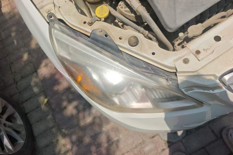 Used BAIC E Series 2013 Sedan 1.5L Automatic Leshang Edition Right Front Headlight