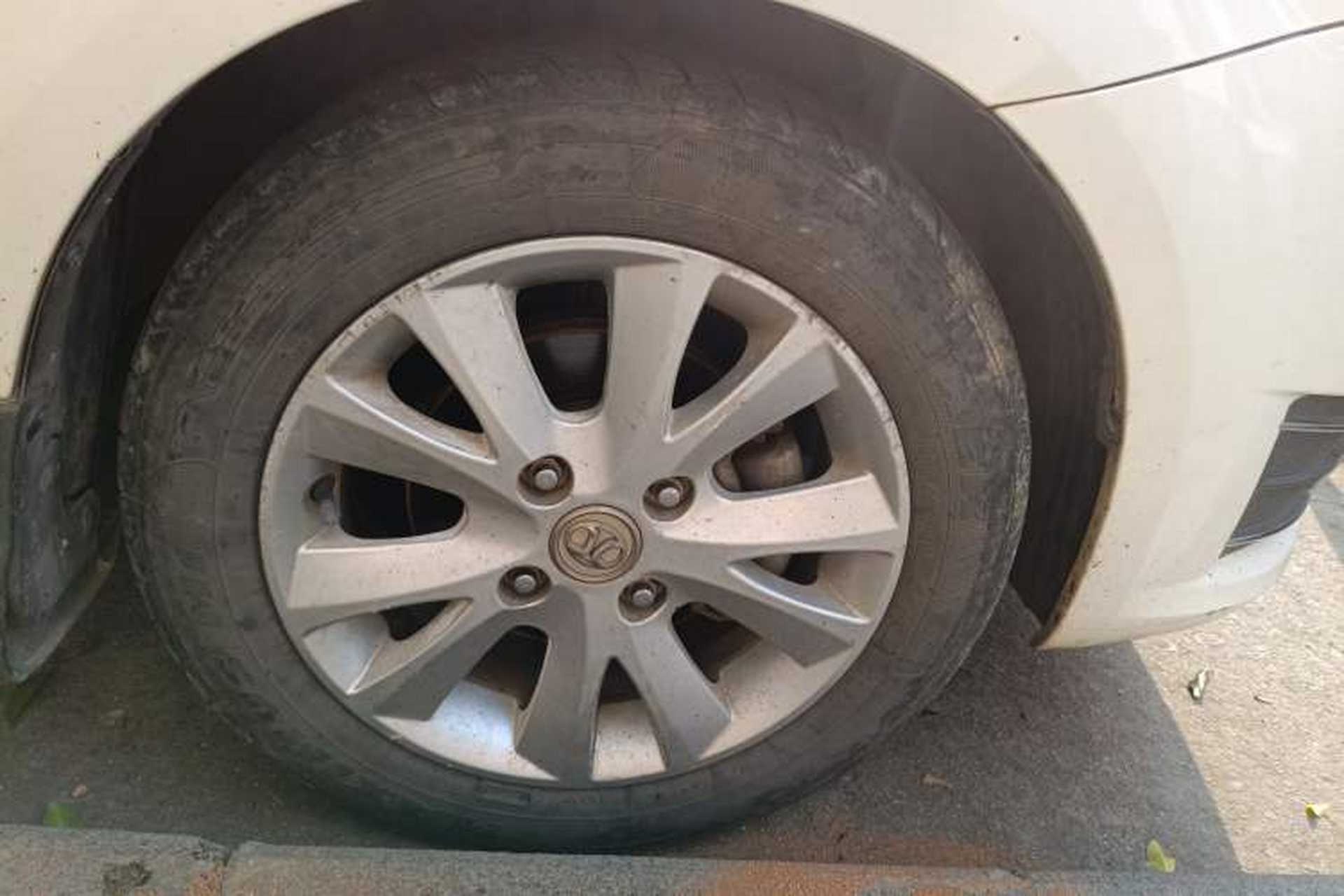 Used BAIC E Series 2013 Sedan 1.5L Automatic Lotte Edition Right Front Wheel Hub