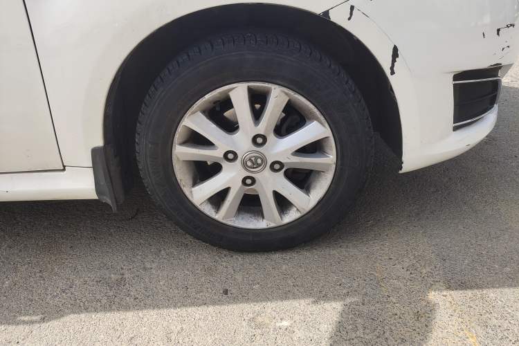 Used BAIC E Series 2013 Sedan 1.5L Automatic Leshang Edition Right Front Wheel Hub