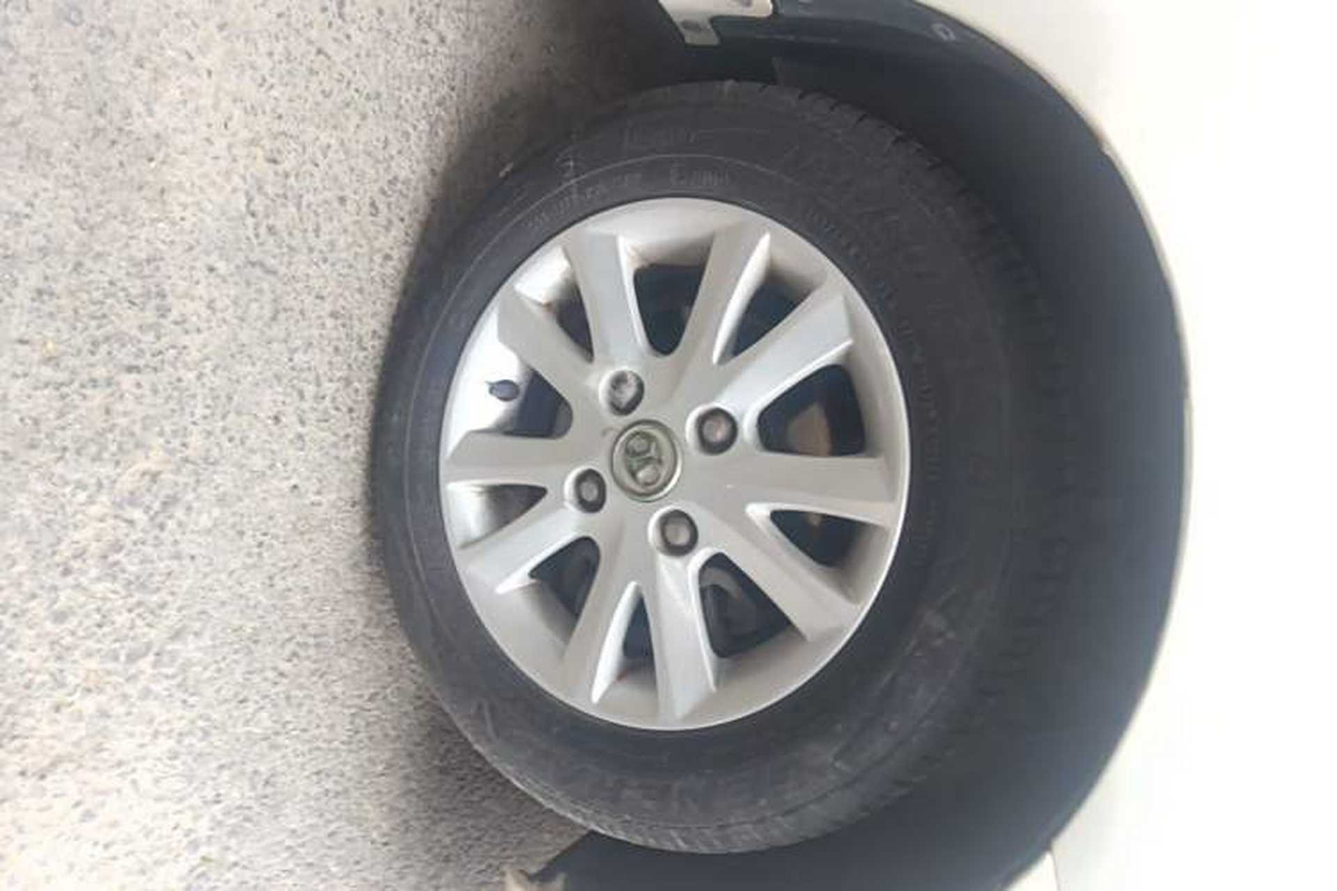 Used BAIC E Series 2013 Hatchback 1.5L Automatic Lotte Edition Right Front Wheel Hub