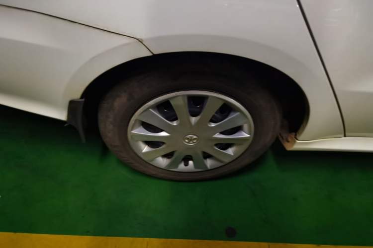 Used BAIC E Series 2013 Sedan 1.3L Manual Special Offer Edition Right Front Wheel Hub