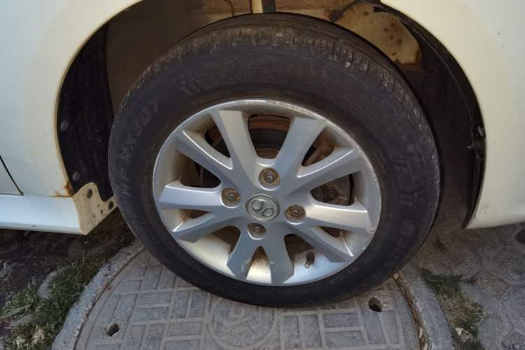 Used BAIC E Series 2013 Hatchback 1.5L Automatic Lotte Edition Right Front Wheel Hub