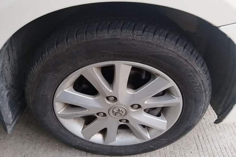 Used BAIC E Series 2013 Sedan 1.5L Automatic Lotte Edition Right Front Wheel Hub