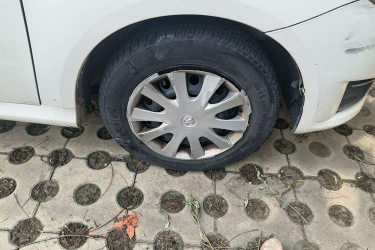 Used BAIC E Series 2013 Sedan 1.3L Manual Lotte Edition Right Front Wheel Hub