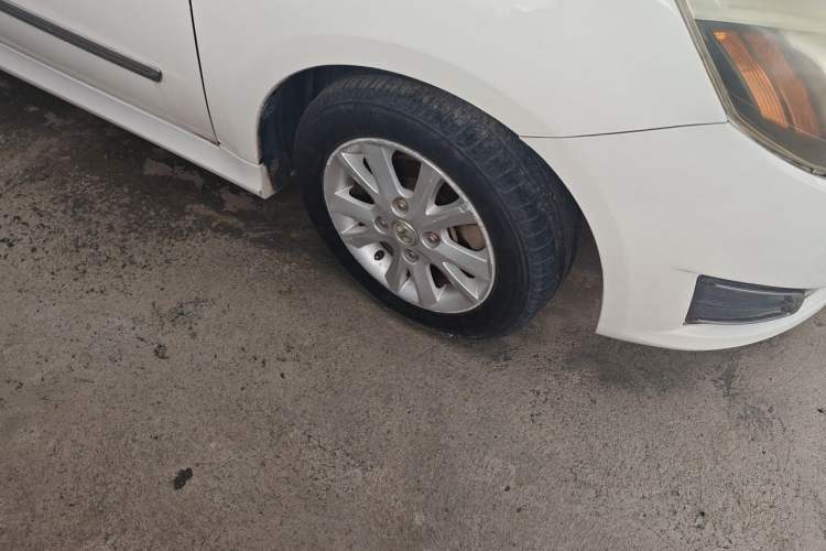 Used BAIC E Series 2013 Hatchback 1.5L Automatic Lotte Edition Right Front Wheel Hub