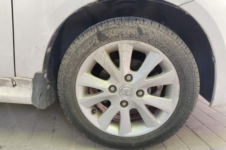 Used BAIC E Series 2013 Sedan 1.5L Automatic Leshang Edition Right Front Wheel Hub