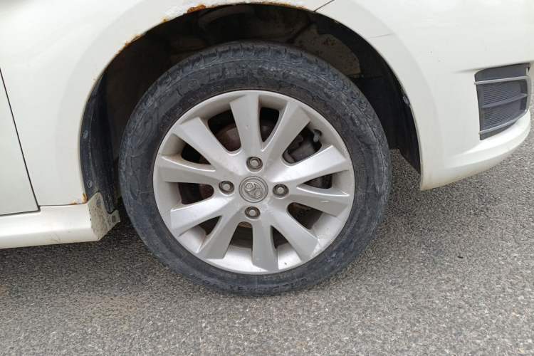 Used BAIC E Series 2013 Sedan 1.5L Manual Lotte Edition Right Front Wheel Hub