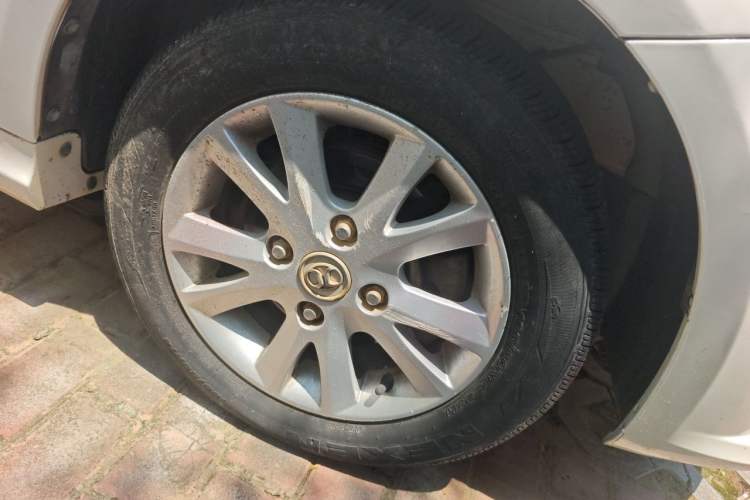 Used BAIC E Series 2013 Sedan 1.5L Automatic Leshang Edition Right Front Wheel Hub