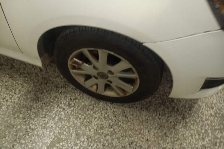 Used BAIC E Series 2013 Sedan 1.5L Automatic Leshang Edition Right Front Wheel Hub