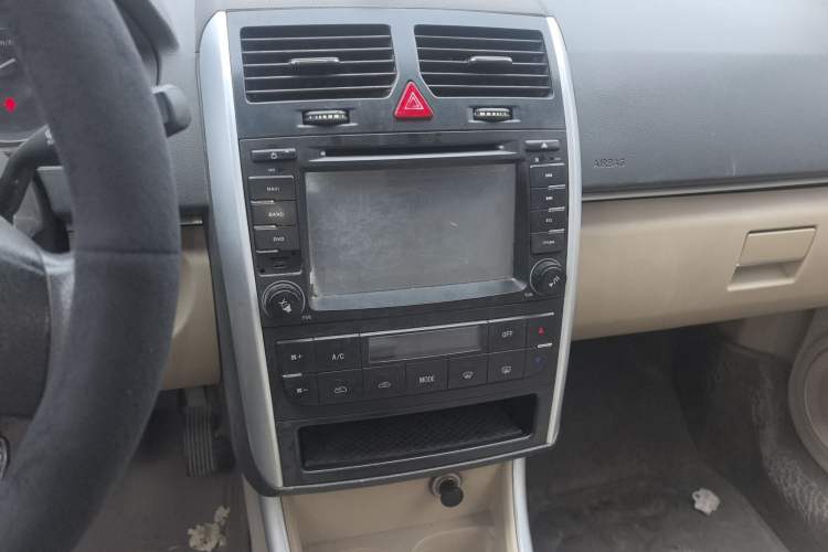Used BAIC E Series 2013 Sedan 1.3L Manual Lotte Edition Audio And AC Panel