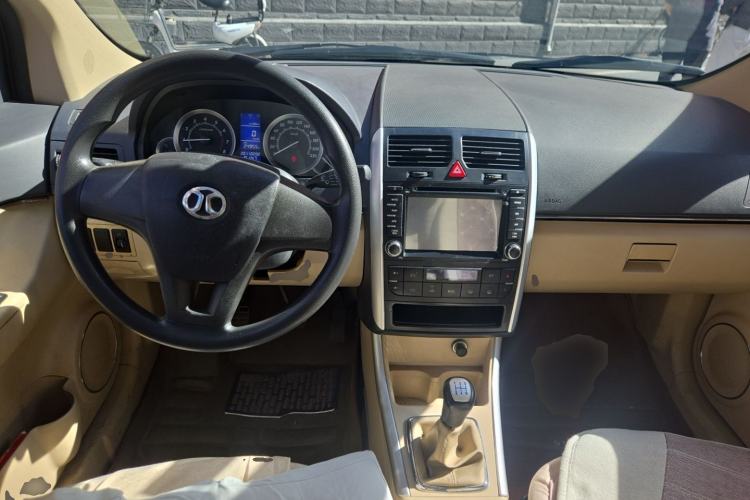 Used BAIC E Series 2013 Sedan 1.5L Manual Lotte Edition Center Console