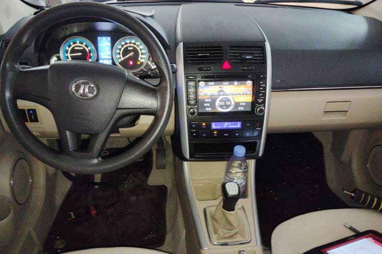 Used BAIC E Series 2013 Sedan 1.5L Manual Lotte Edition Center Console