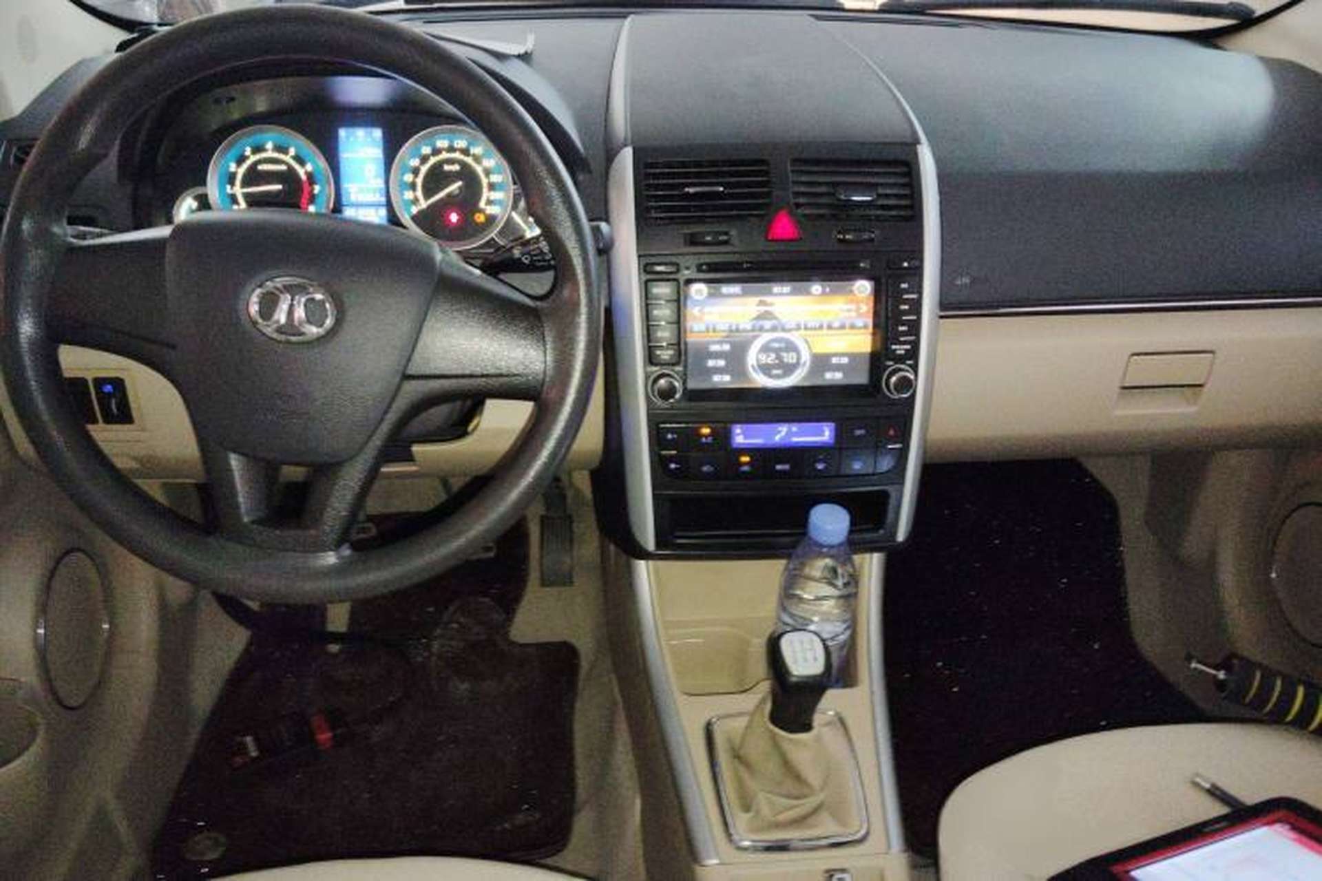 Used BAIC E Series 2013 Sedan 1.5L Manual Lotte Edition Center Console