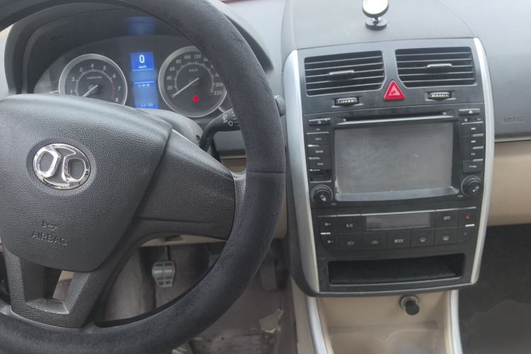 Used BAIC E Series 2013 Sedan 1.3L Manual Lotte Edition Center Console