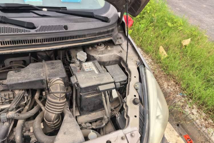 Used BAIC E Series 2013 Sedan 1.3L Manual Special Offer Edition Engine Bay Left