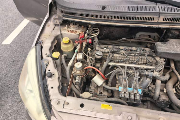 Used BAIC E Series 2013 Sedan 1.3L Manual Special Offer Edition Engine Bay Right