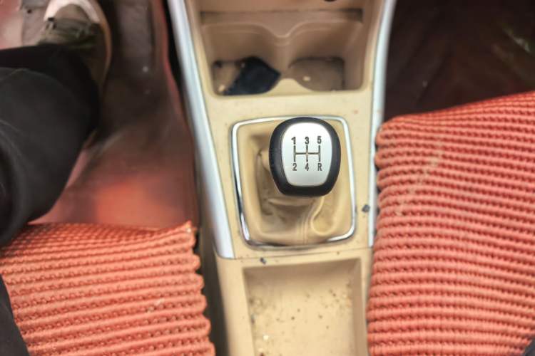 Used BAIC E Series 2013 Sedan 1.3L Manual Special Offer Edition Gear Lever