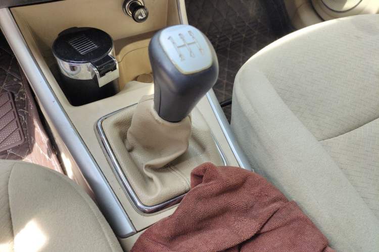 Used BAIC E Series 2013 Sedan 1.5L Manual Leshang Version Gear Lever