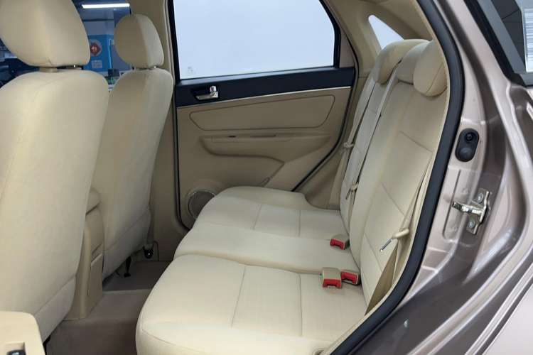 Used BAIC E Series 2013 Sedan 1.5L Automatic Lotte Edition Interior 1