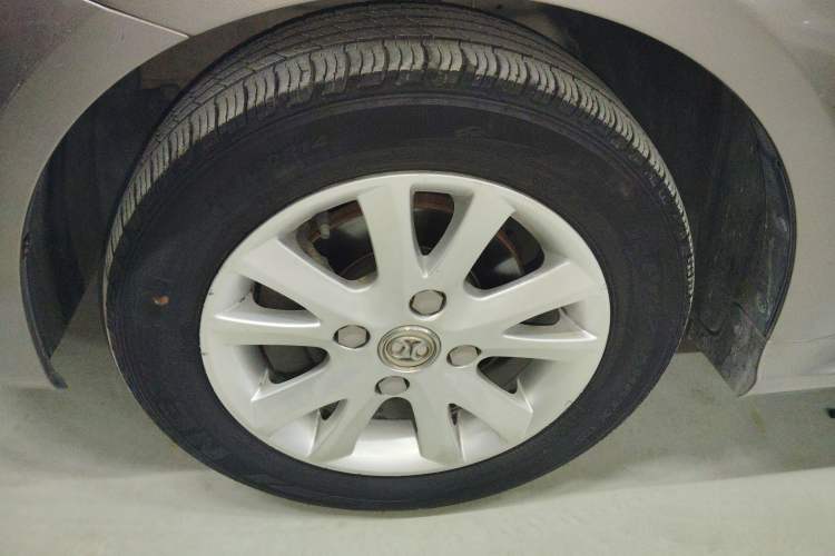 Used BAIC E Series 2013 Sedan 1.5L Manual Lotte Edition Left Front Wheel Hub