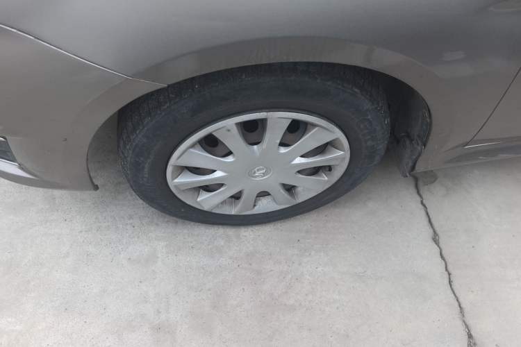 Used BAIC E Series 2013 Sedan 1.3L Manual Lotte Edition Left Front Wheel Hub