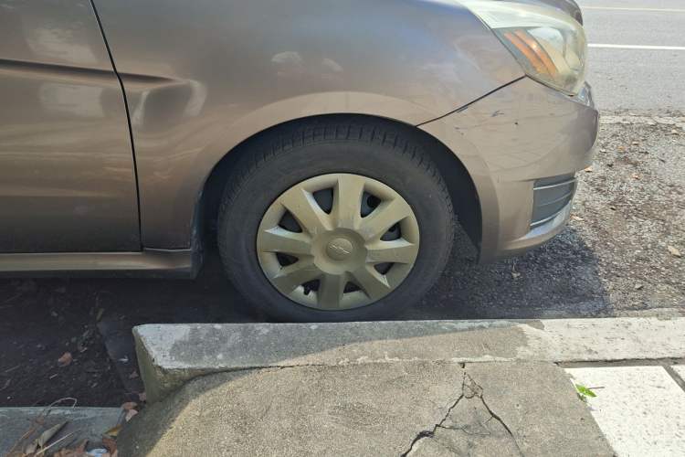Used BAIC E Series 2013 Sedan 1.3L Manual Lotte Edition Right Front Wheel Hub