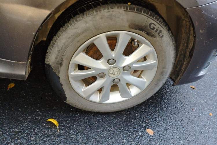Used BAIC E Series 2013 Sedan 1.3L Manual Lotte Edition Right Front Wheel Hub
