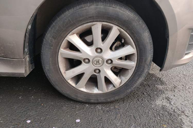 Used BAIC E Series 2013 Hatchback 1.5L Automatic Lotte Edition Right Front Wheel Hub