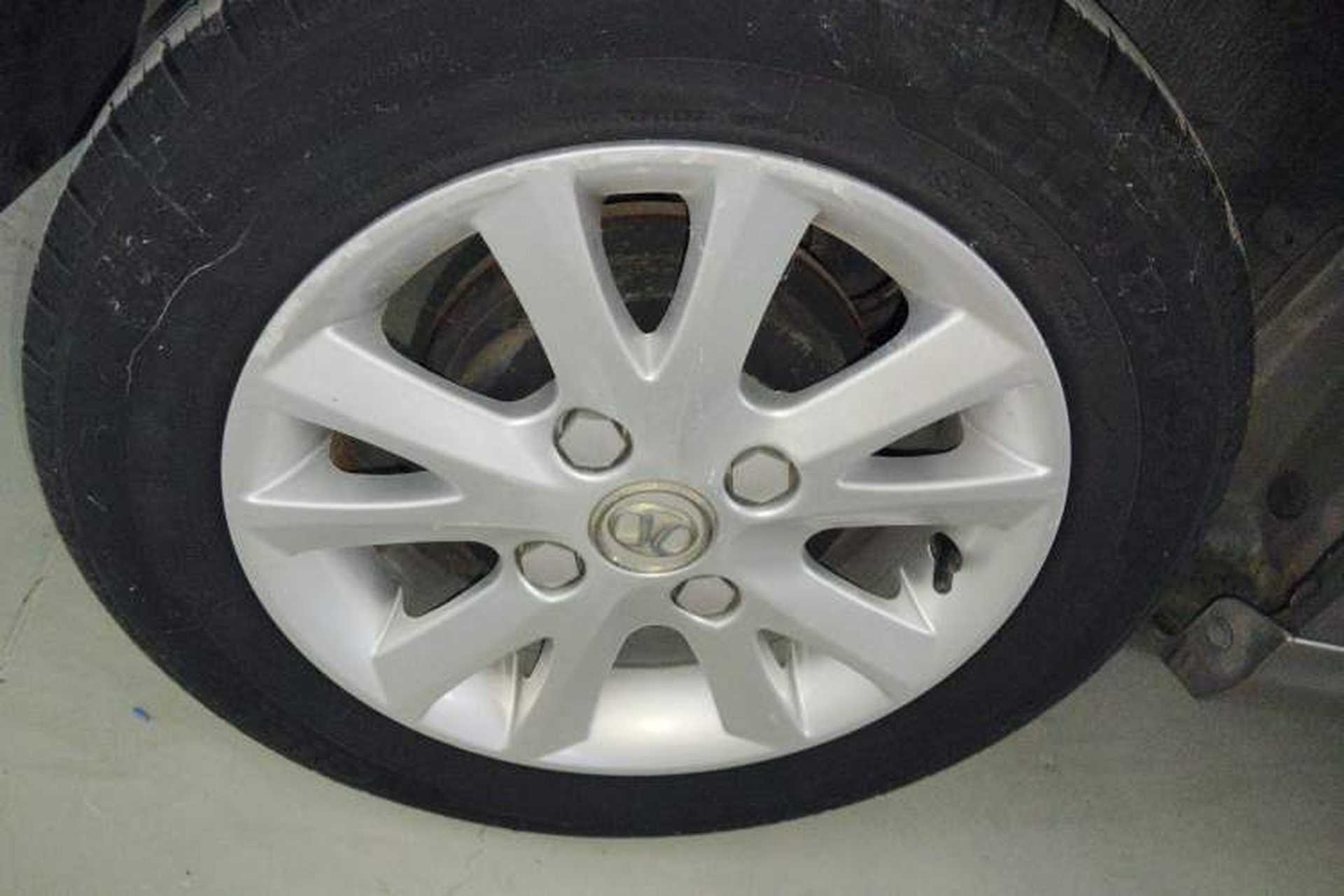 Used BAIC E Series 2013 Sedan 1.5L Manual Lotte Edition Right Rear Wheel Hub
