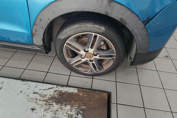 Used BAIC New Energy EC 2017 EC200 Dynamic Edition Right Front Wheel Hub