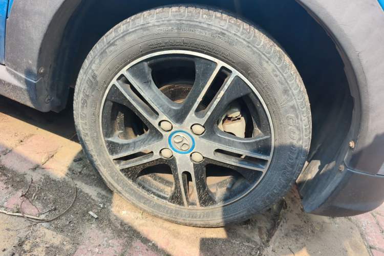 Used BAIC New Energy EC 2017 EC180 Elegant Edition Right Front Wheel Hub