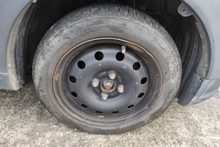 Used BAIC New Energy EC 2017 EC200 Dynamic Edition Right Front Wheel Hub