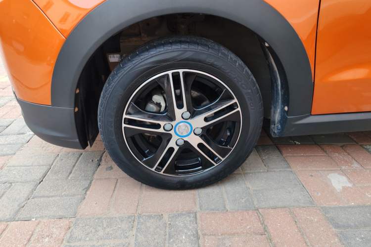 Used BAIC New Energy EC 2017 EC200 Elegant Edition Left Front Wheel Hub