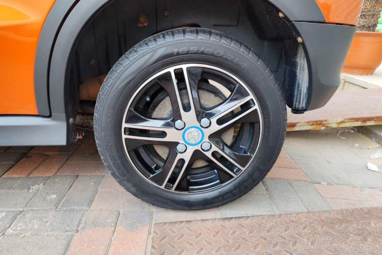 Used BAIC New Energy EC 2017 EC200 Elegant Edition Left Rear Wheel Hub