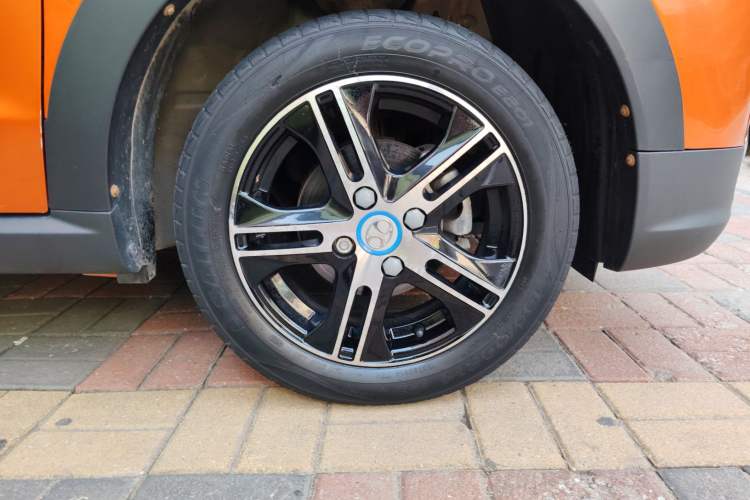 Used BAIC New Energy EC 2017 EC200 Elegant Edition Right Front Wheel Hub