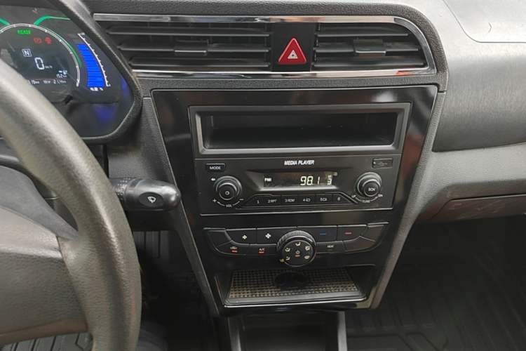Used BAIC New Energy EC 2017 EC180 Dynamic Edition Audio And AC Panel
