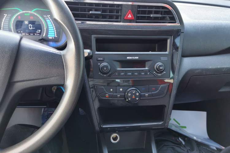 Used BAIC New Energy EC 2017 EC180 Dynamic Edition Audio And AC Panel