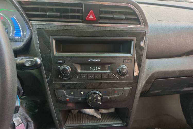 Used BAIC New Energy EC 2017 EC180 Dynamic Edition Audio And AC Panel
