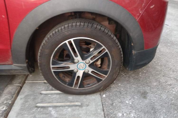 Used BAIC New Energy EC 2017 EC180 Elegant Edition Right Front Wheel Hub