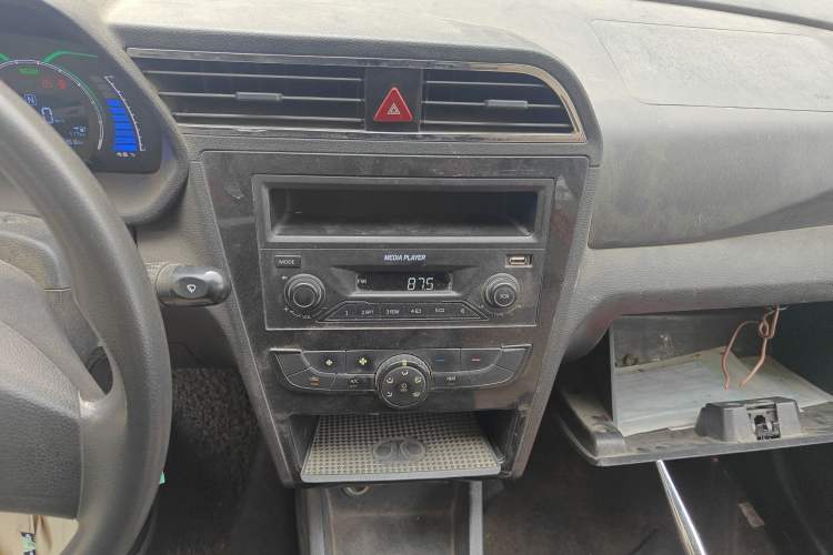 Used BAIC New Energy EC 2017 EC180 Dynamic Edition Audio And AC Panel