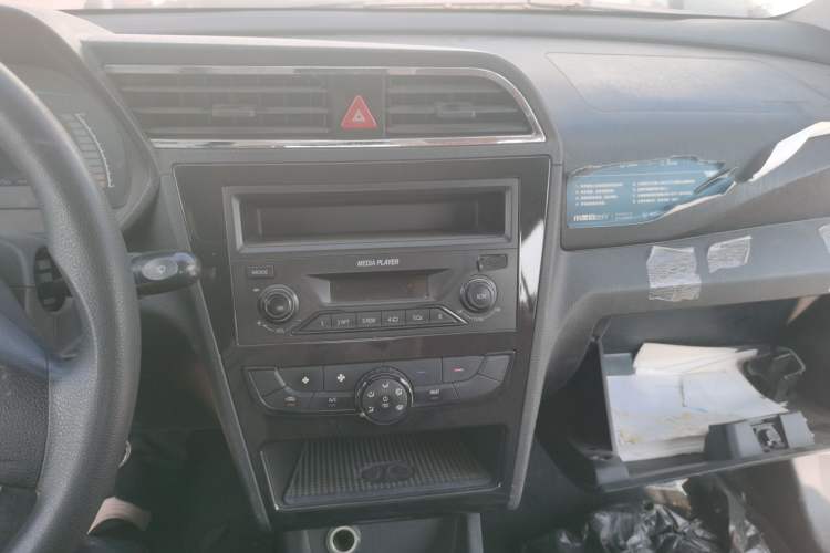 Used BAIC New Energy EC 2017 EC180 Dynamic Edition Audio And AC Panel